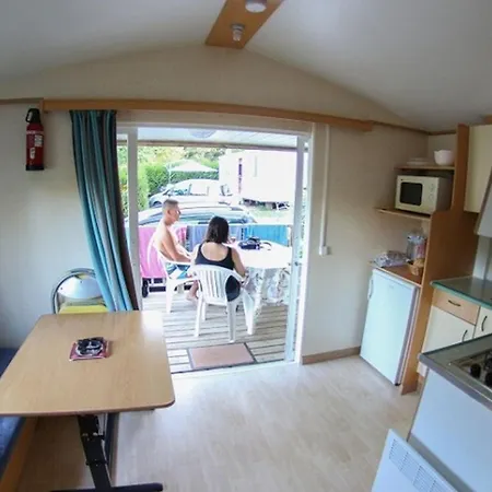 Mobil Avec Terrasse, 2 A - Api-1-52-1223 Camping